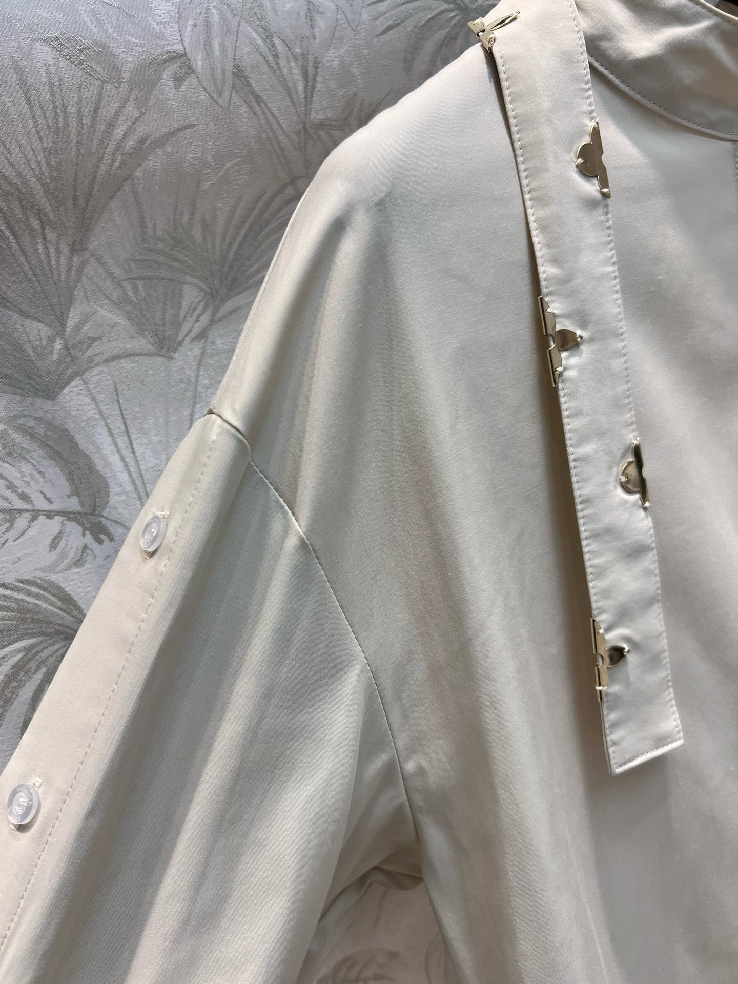 Bagsaaa L0vis Vvtt0n Monogram Lavaliere Button Sleeve Blouse In White