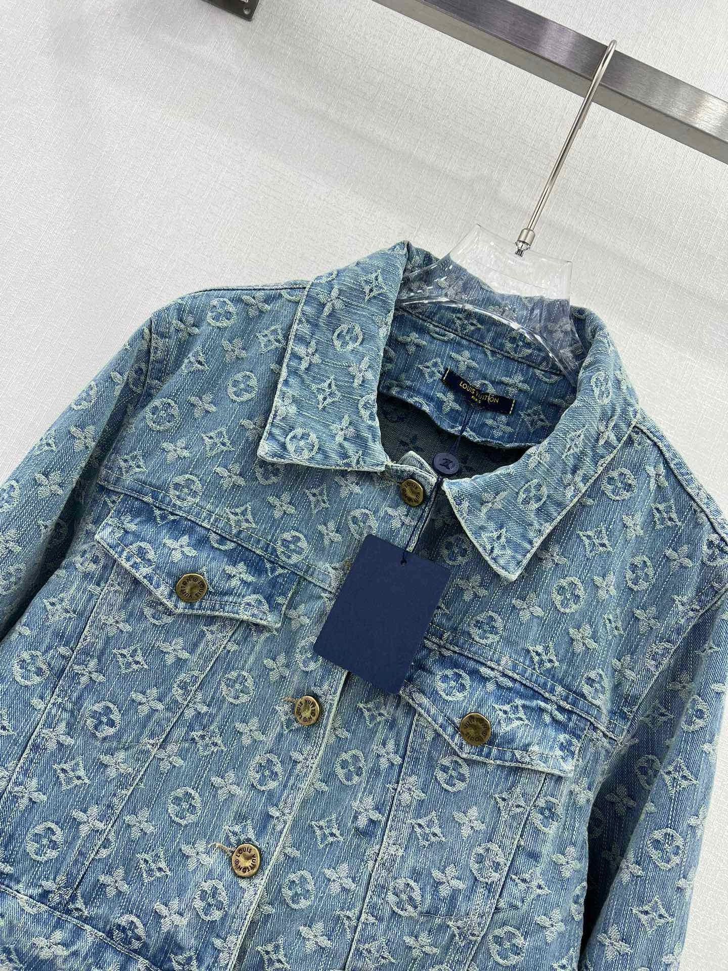 Bagsaaa L0vis Vvtt0n Denim Jacket In Monogram Blue