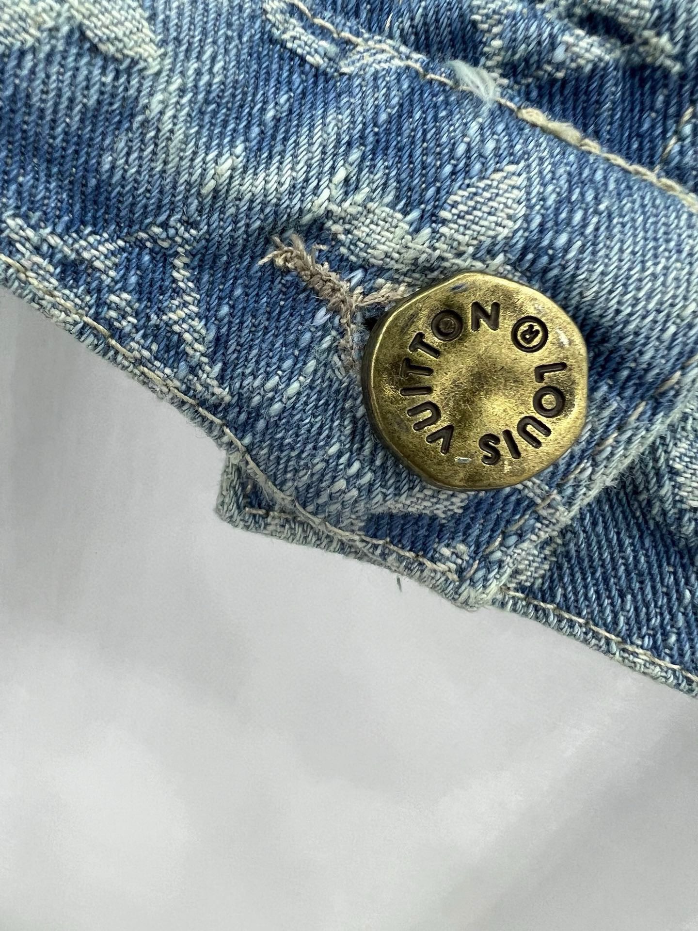 Bagsaaa L0vis Vvtt0n Denim Jacket In Monogram Blue