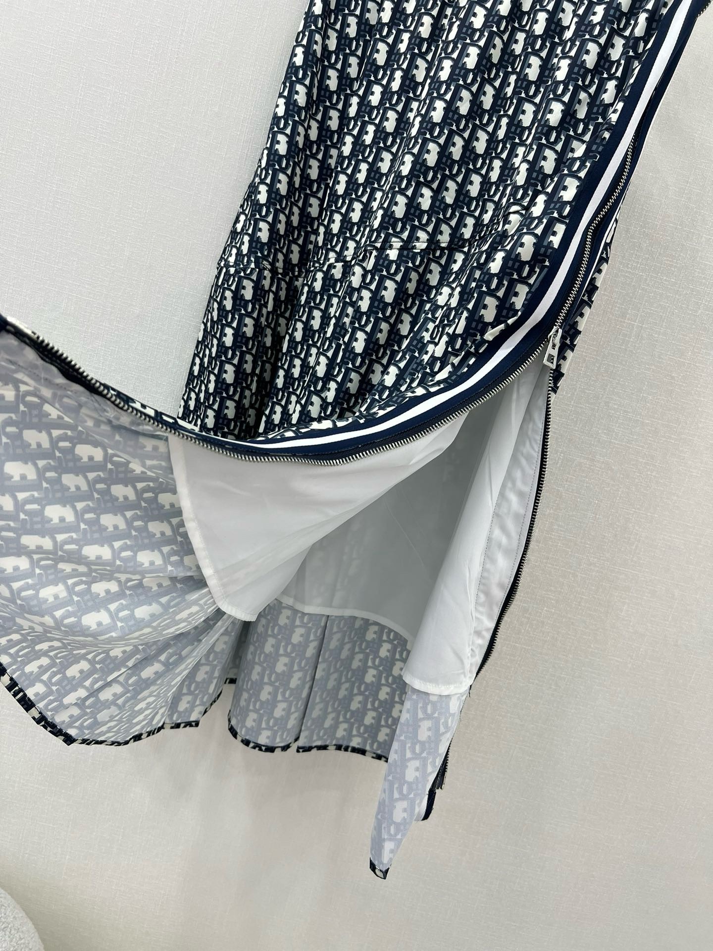 Bagsaaa D10r Oblique Jacquard Zipper Blue Long Skirt