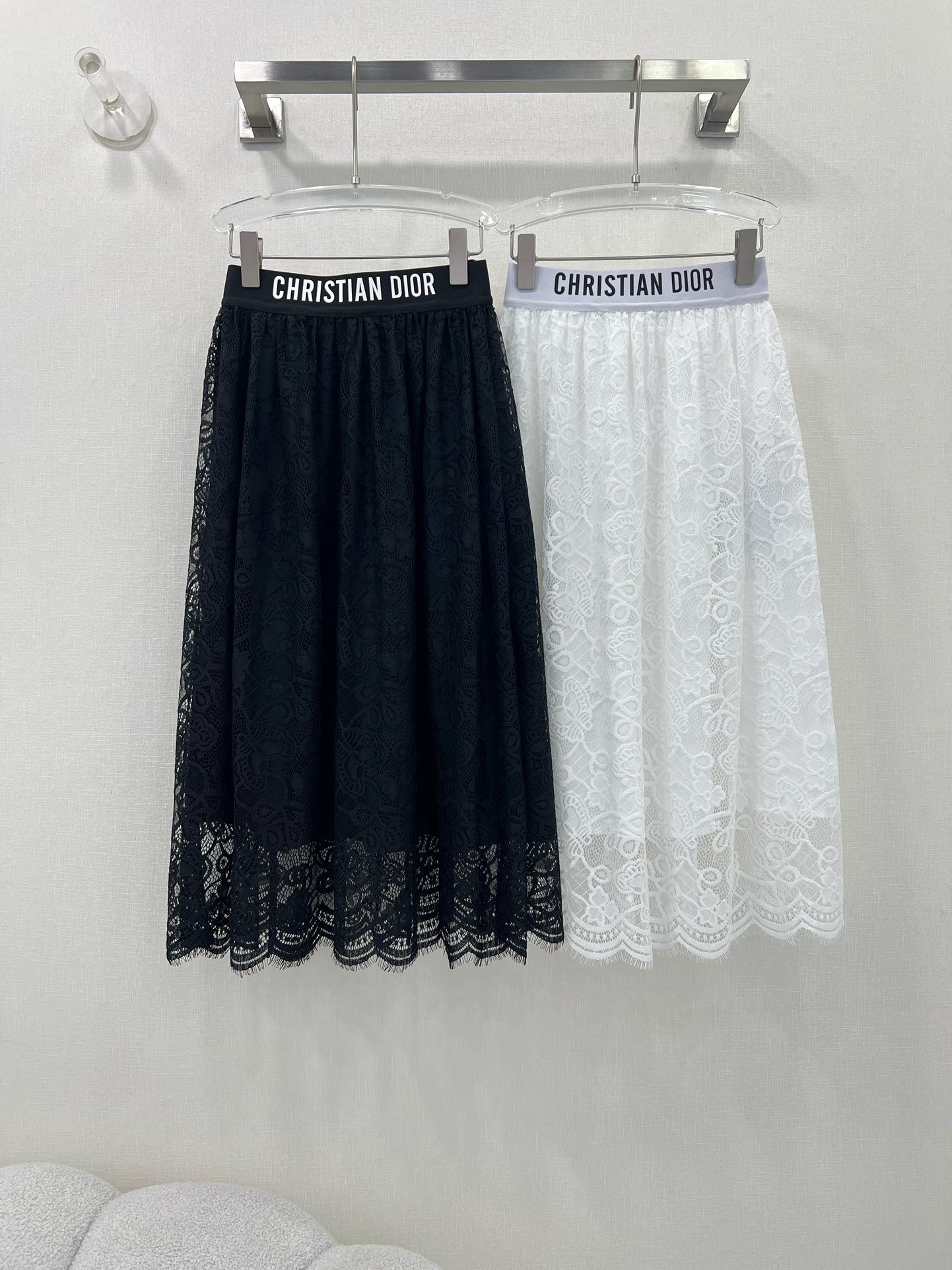 Bagsaaa D10r Lace Midi Skirt