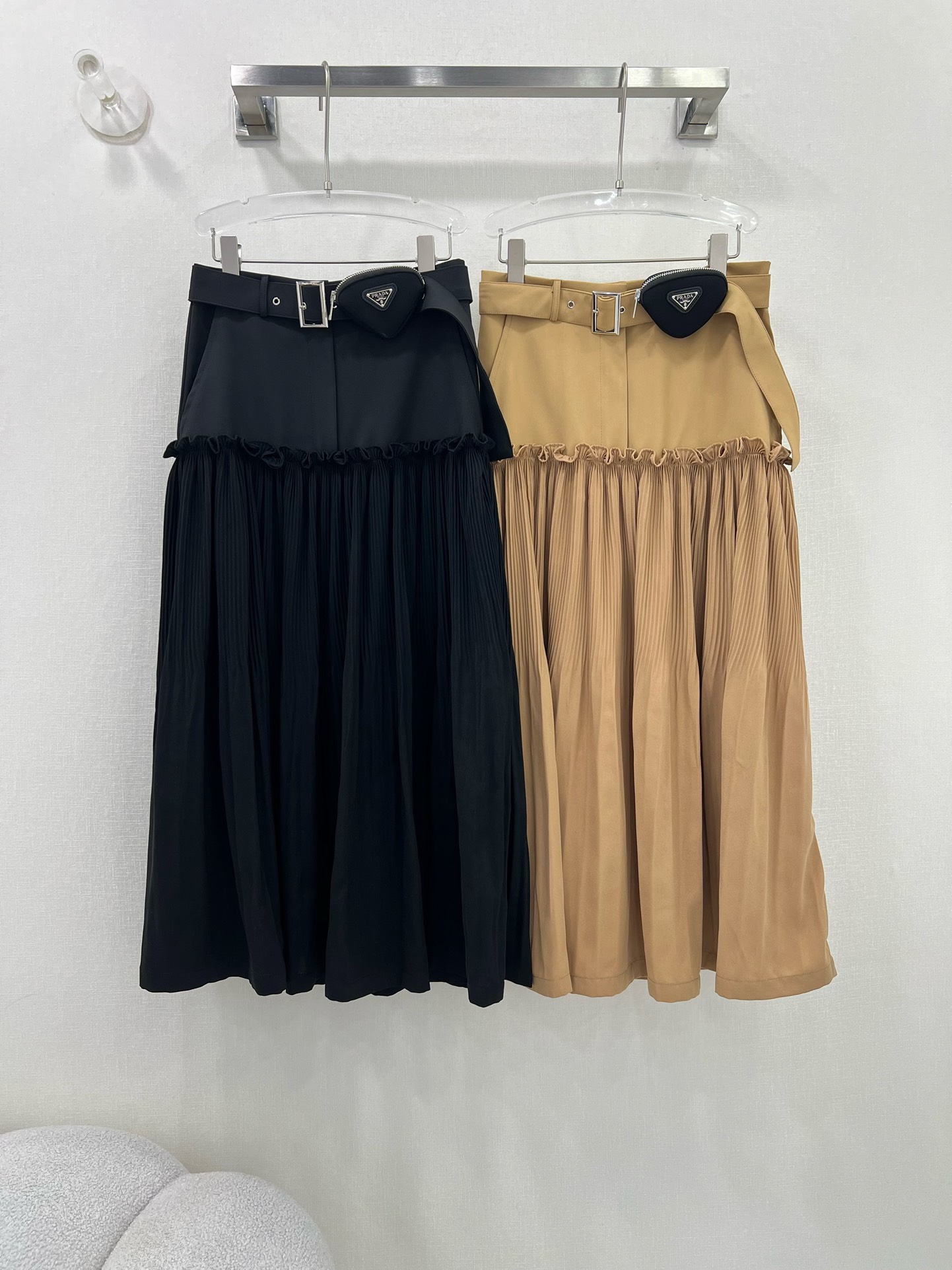 Bagsaaa Pra*a Midi Pleat Skirt With Triangle Pouch Belt