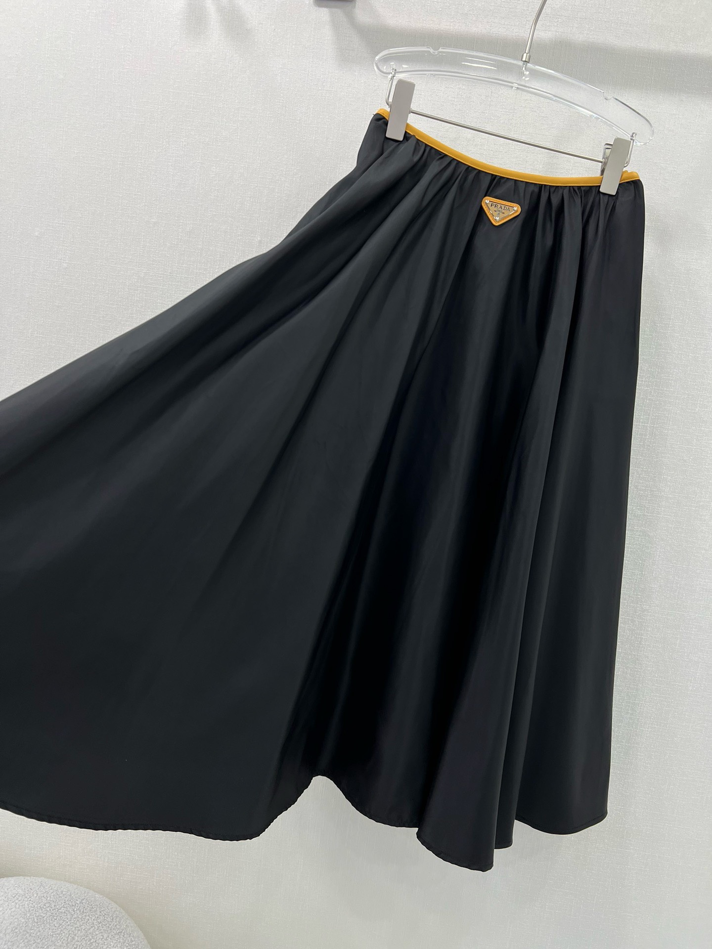 Bagsaaa Pra*a Pleat Black Skirt