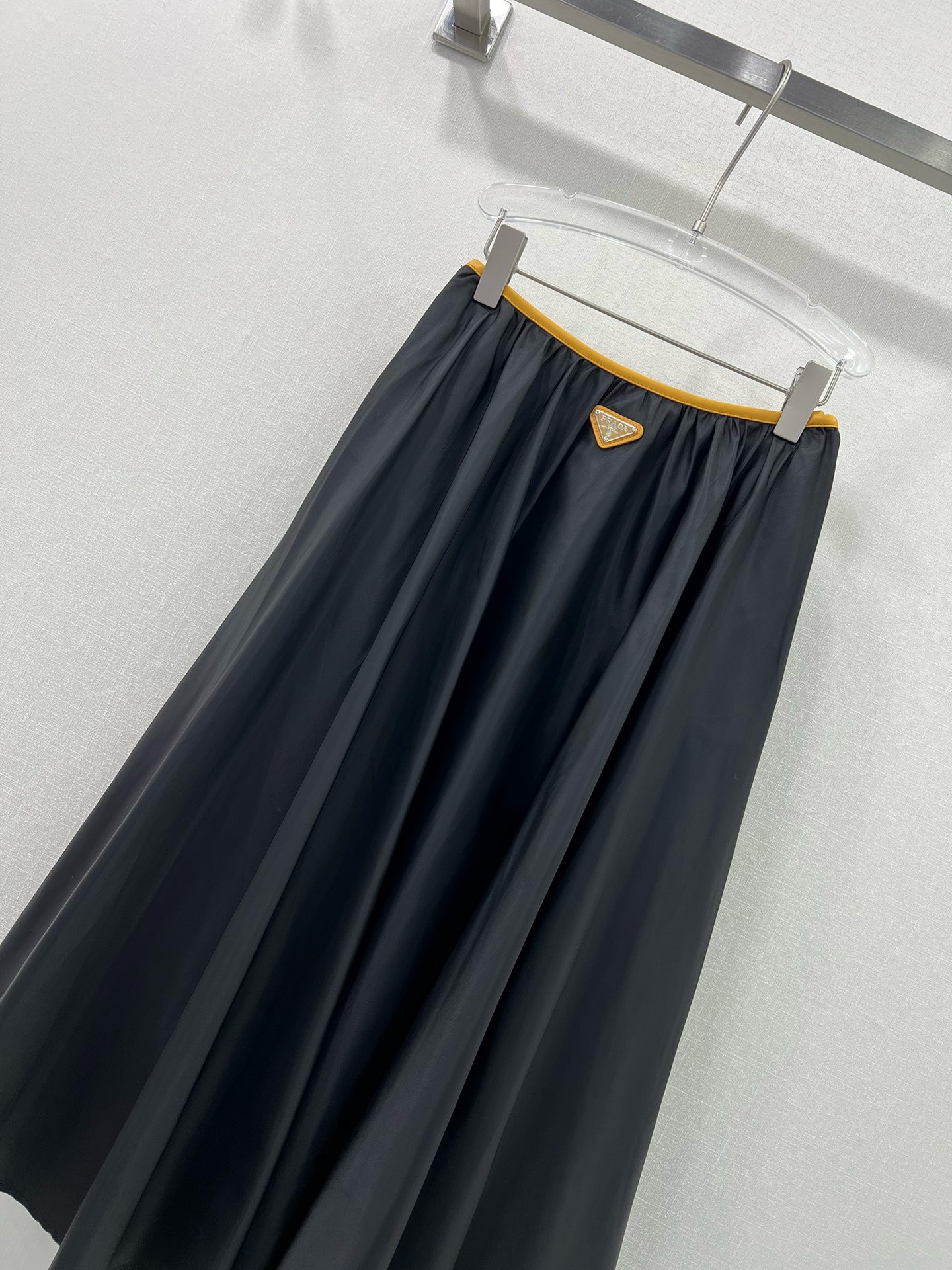 Bagsaaa Pra*a Pleat Black Skirt