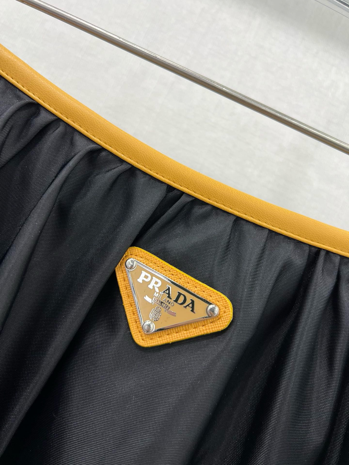 Bagsaaa Pra*a Pleat Black Skirt