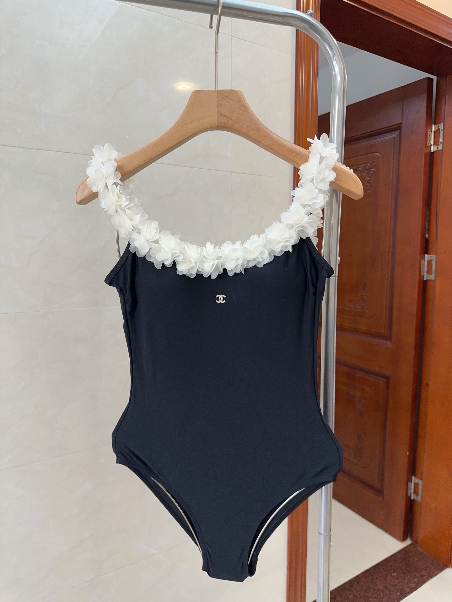 Bagsaaa Ch**el One Piece Black 02