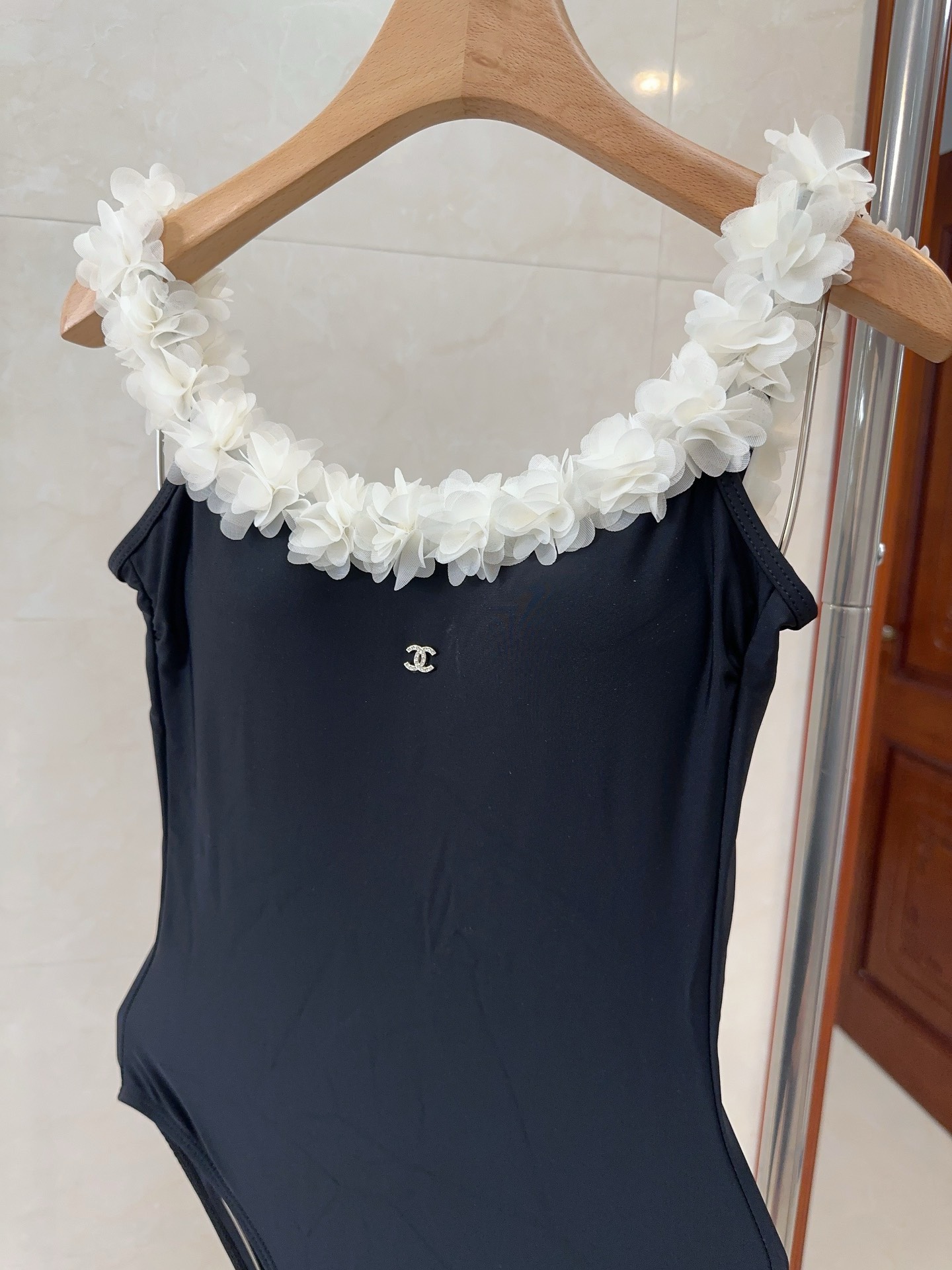 Bagsaaa Ch**el One Piece Black 02