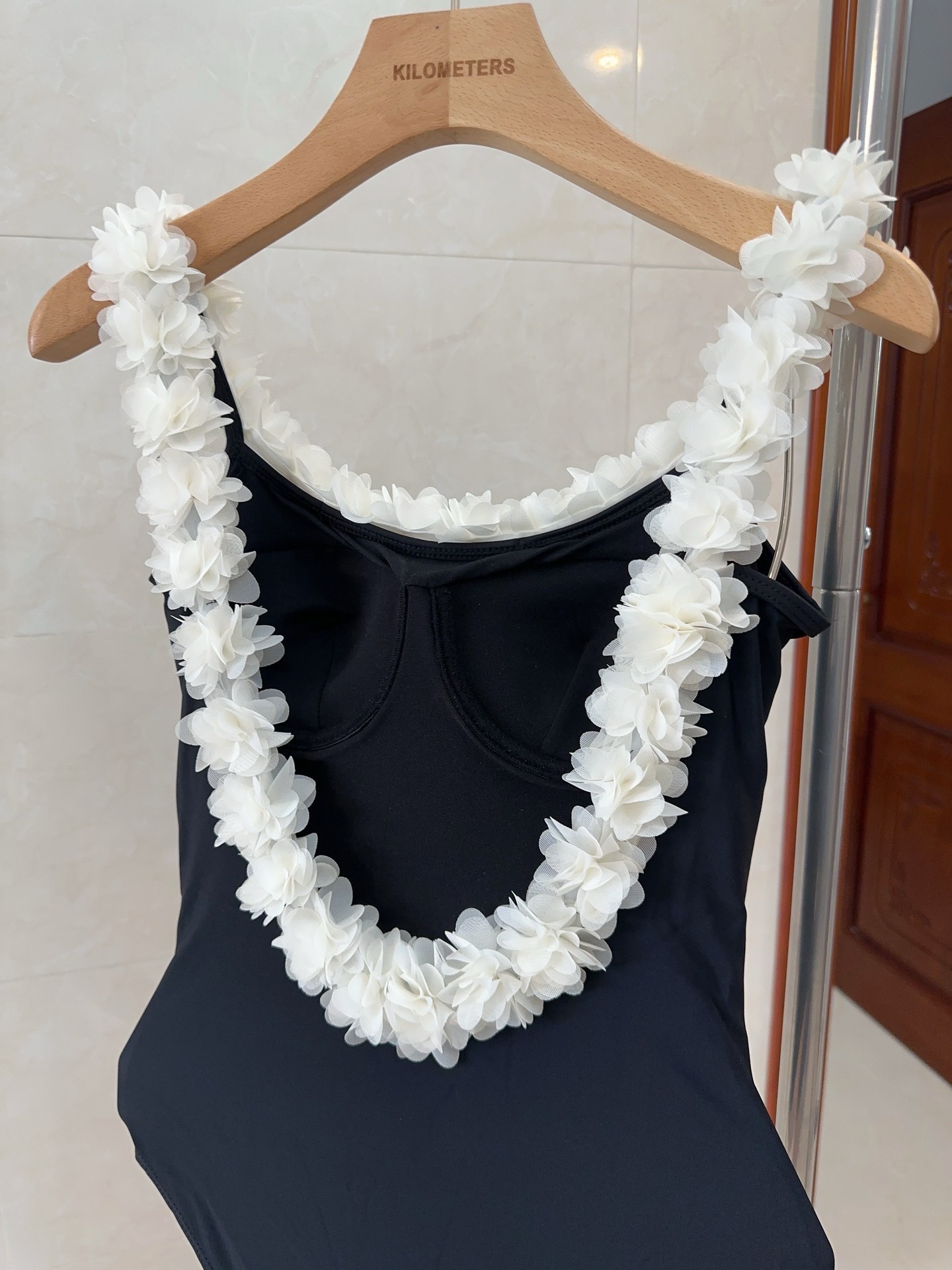 Bagsaaa Ch**el One Piece Black 02