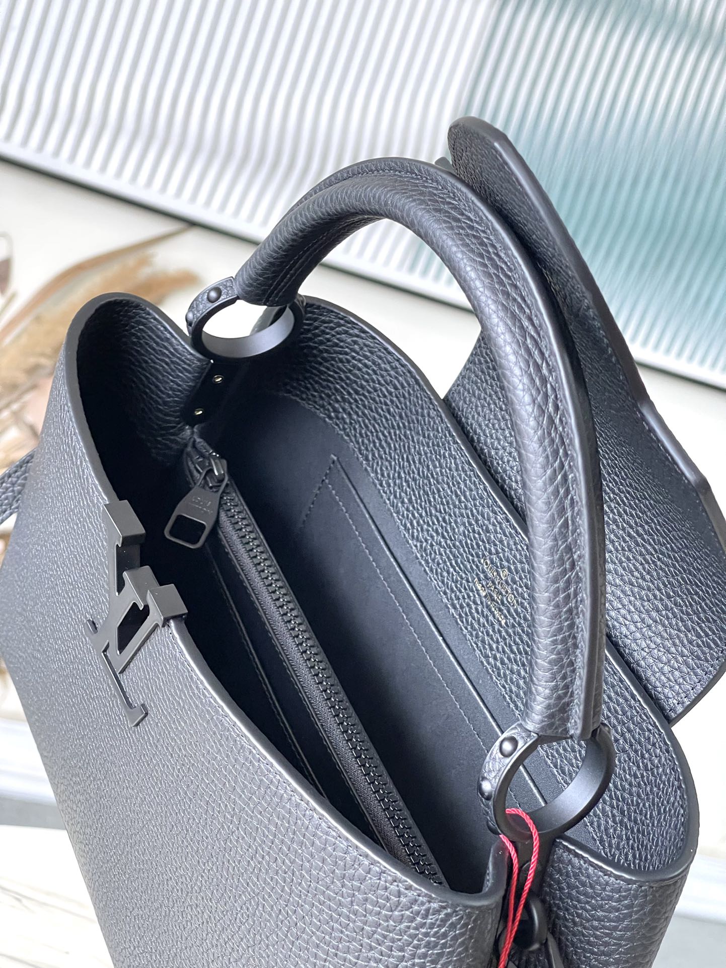 Bagsaaa L0vis Vvtt0n Capucines East-West MM Black - 33 x 19 x 9 cm