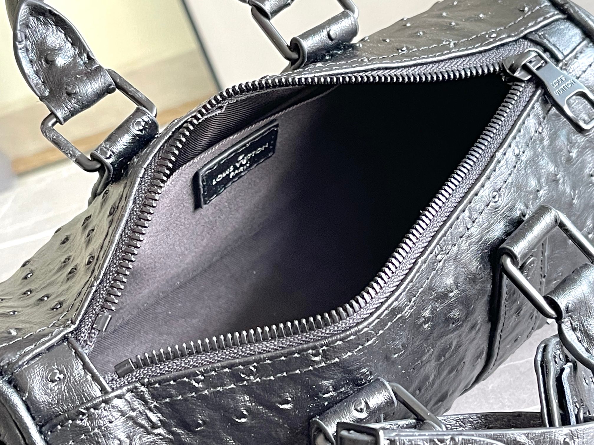 Bagsaaa L0vis Vvtt0n Keepall Bandoulière 25 Black Ostrich leather - 25 x 15 x 11 cm