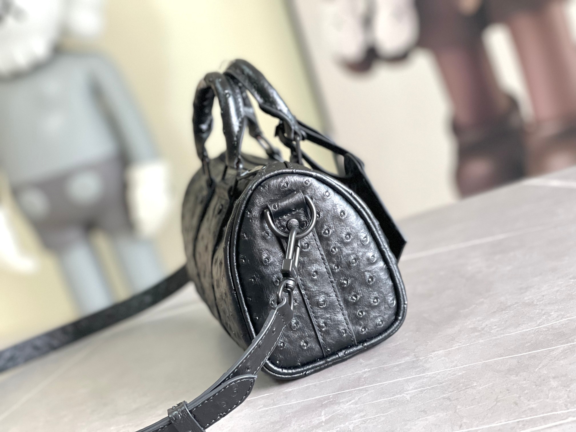 Bagsaaa L0vis Vvtt0n Keepall Bandoulière 25 Black Ostrich leather - 25 x 15 x 11 cm