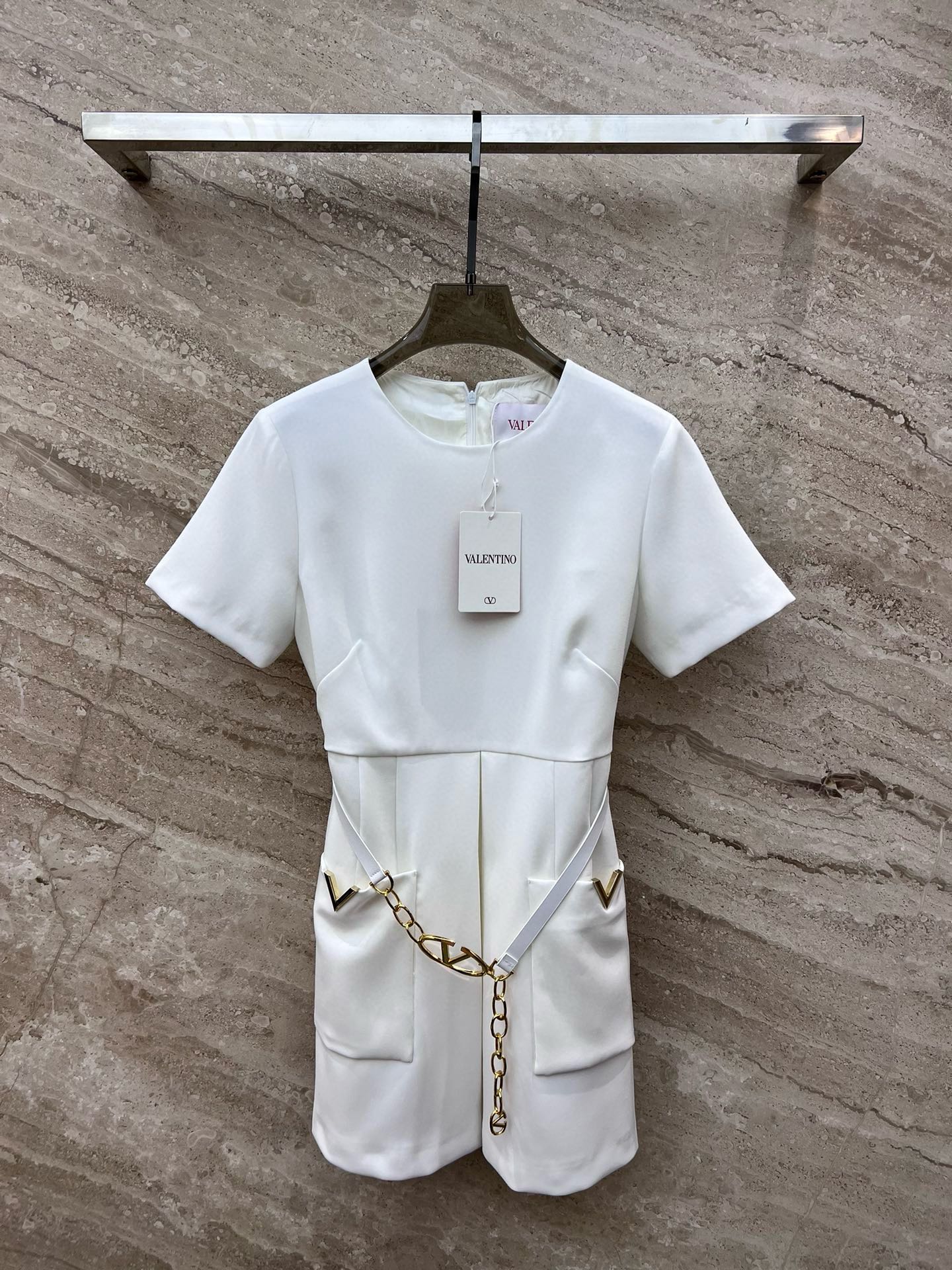 Bagsaaa Va1e*ntin0 Garavani logo-plaque mini dress