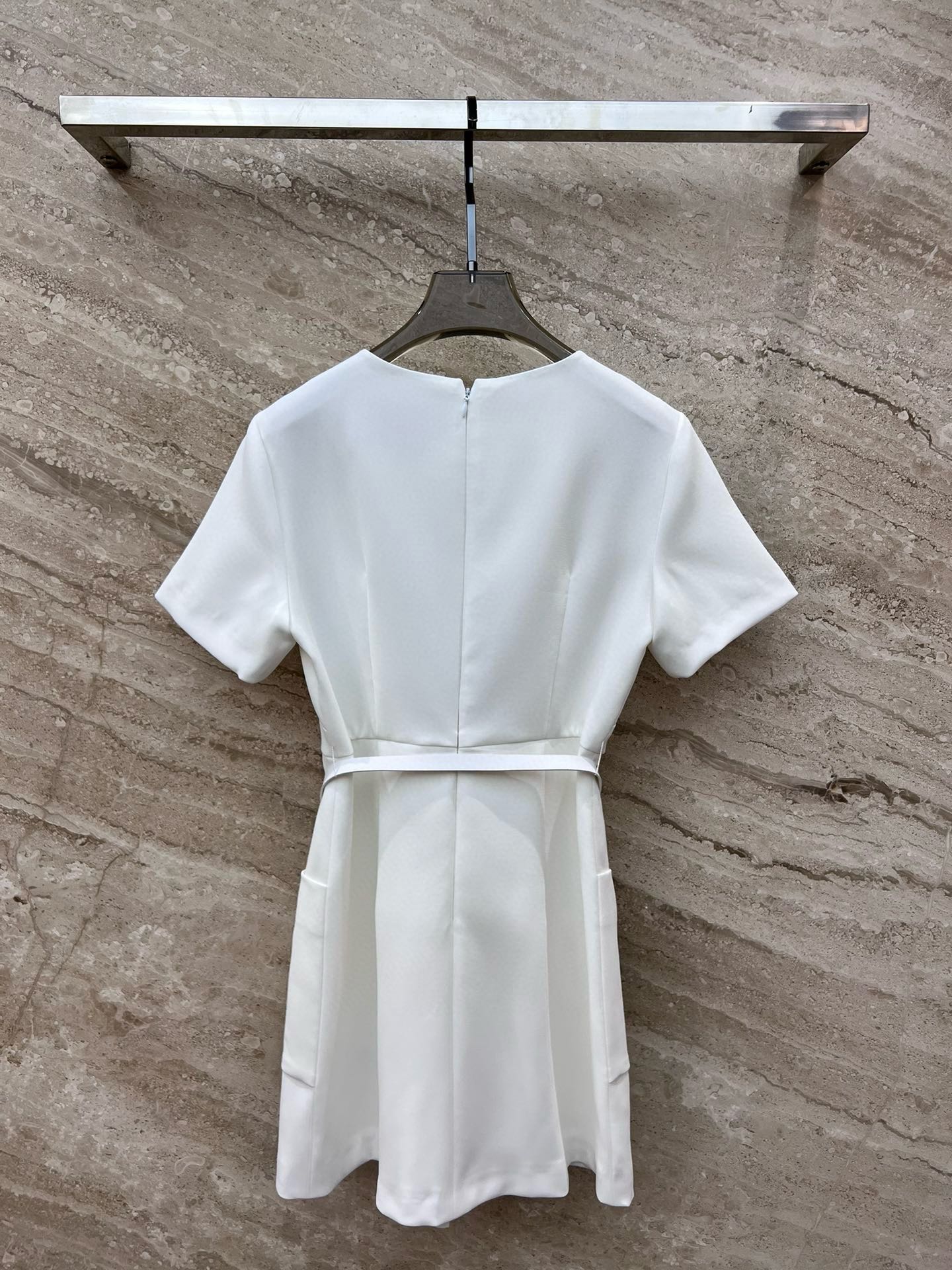Bagsaaa Va1e*ntin0 Garavani logo-plaque mini dress