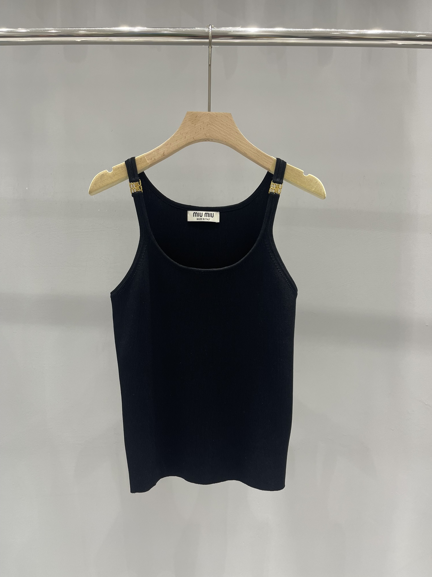 Bagsaaa M1um1u Tank Top