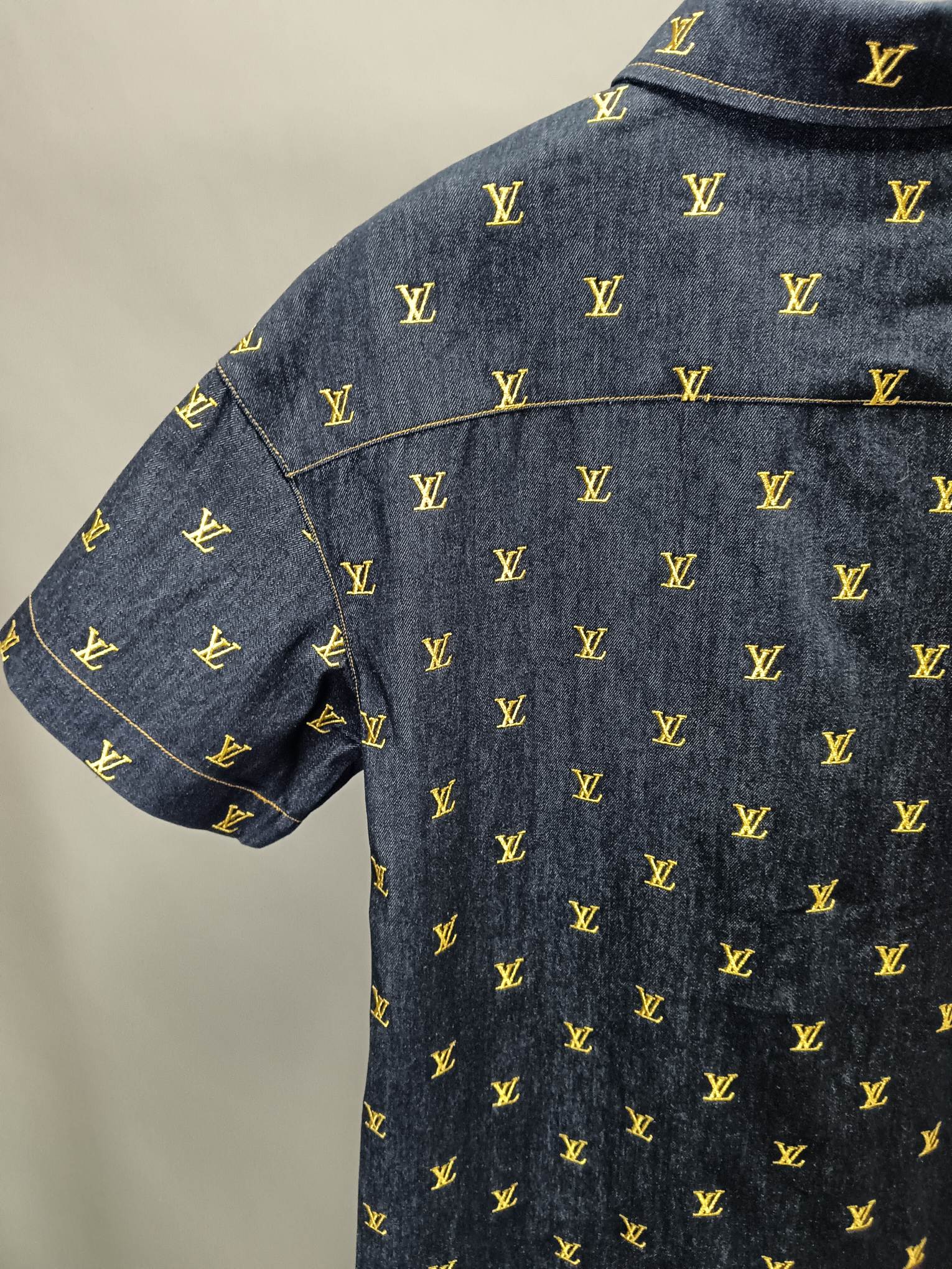 Basgaaa L0vis Vvtt0n Embroidered Signature Short-Sleeved Denim Shirt