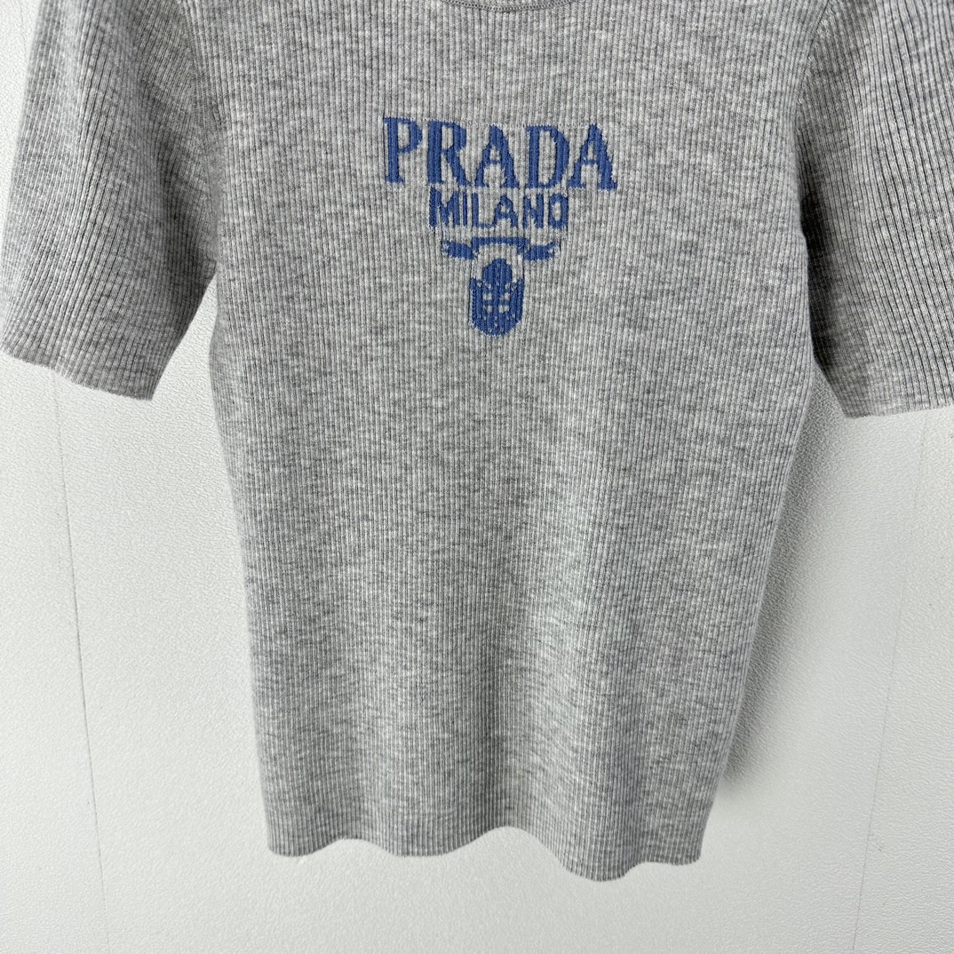 Bagsaaa Pra*a Logo-intarsia Knitted Short-sleeved