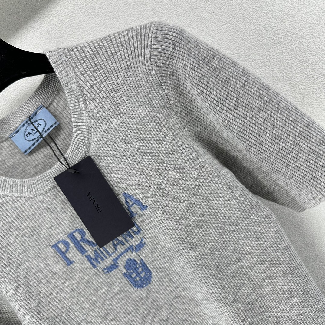 Bagsaaa Pra*a Logo-intarsia Knitted Short-sleeved
