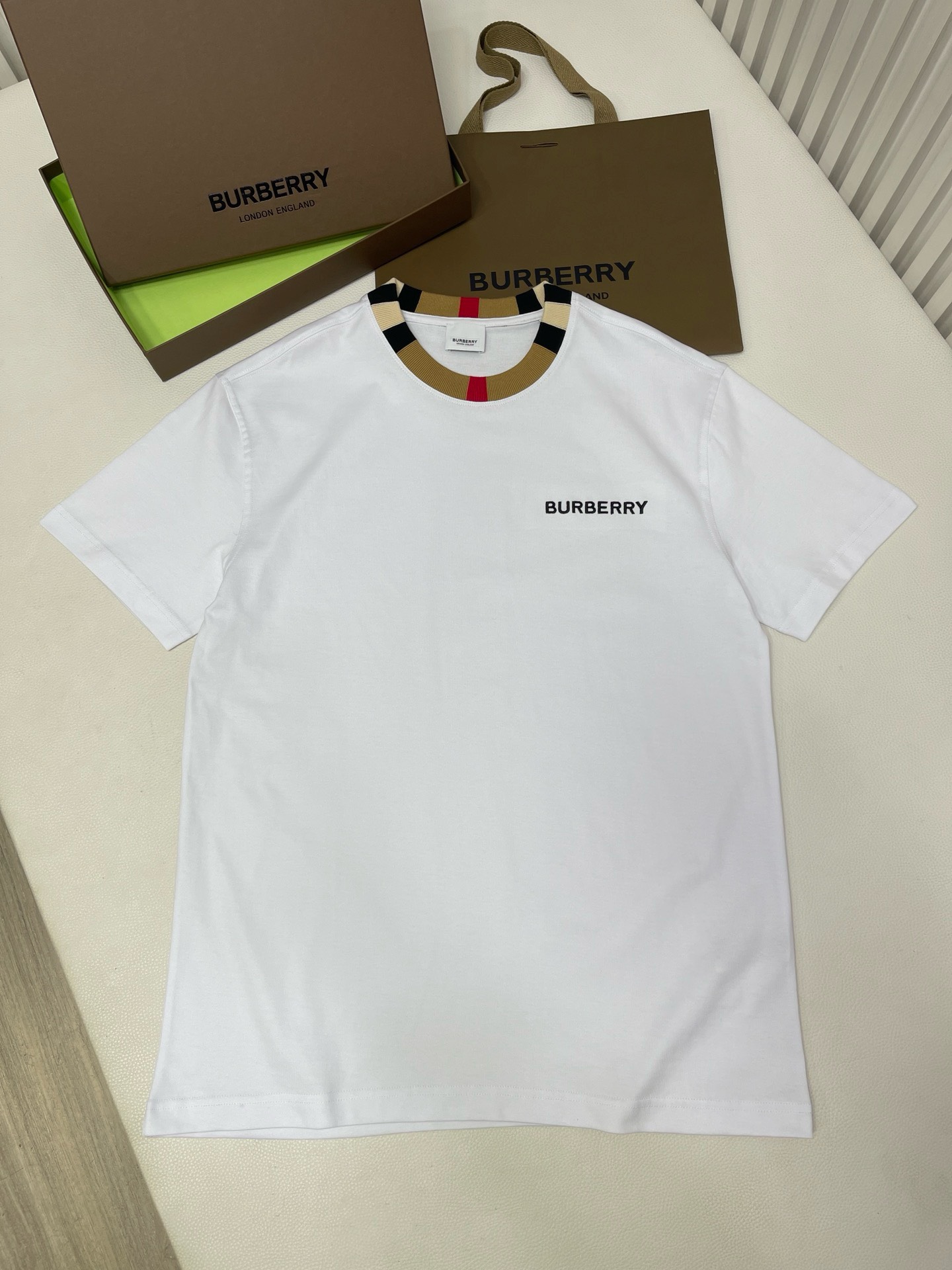 Bagsaaa Bv*b*rry White T-Shirt