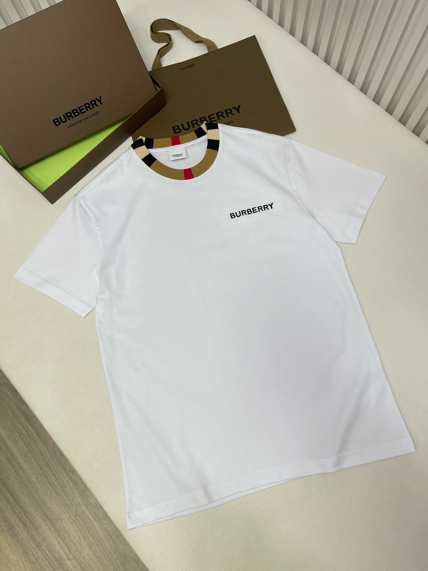 Bagsaaa Bv*b*rry White T-Shirt