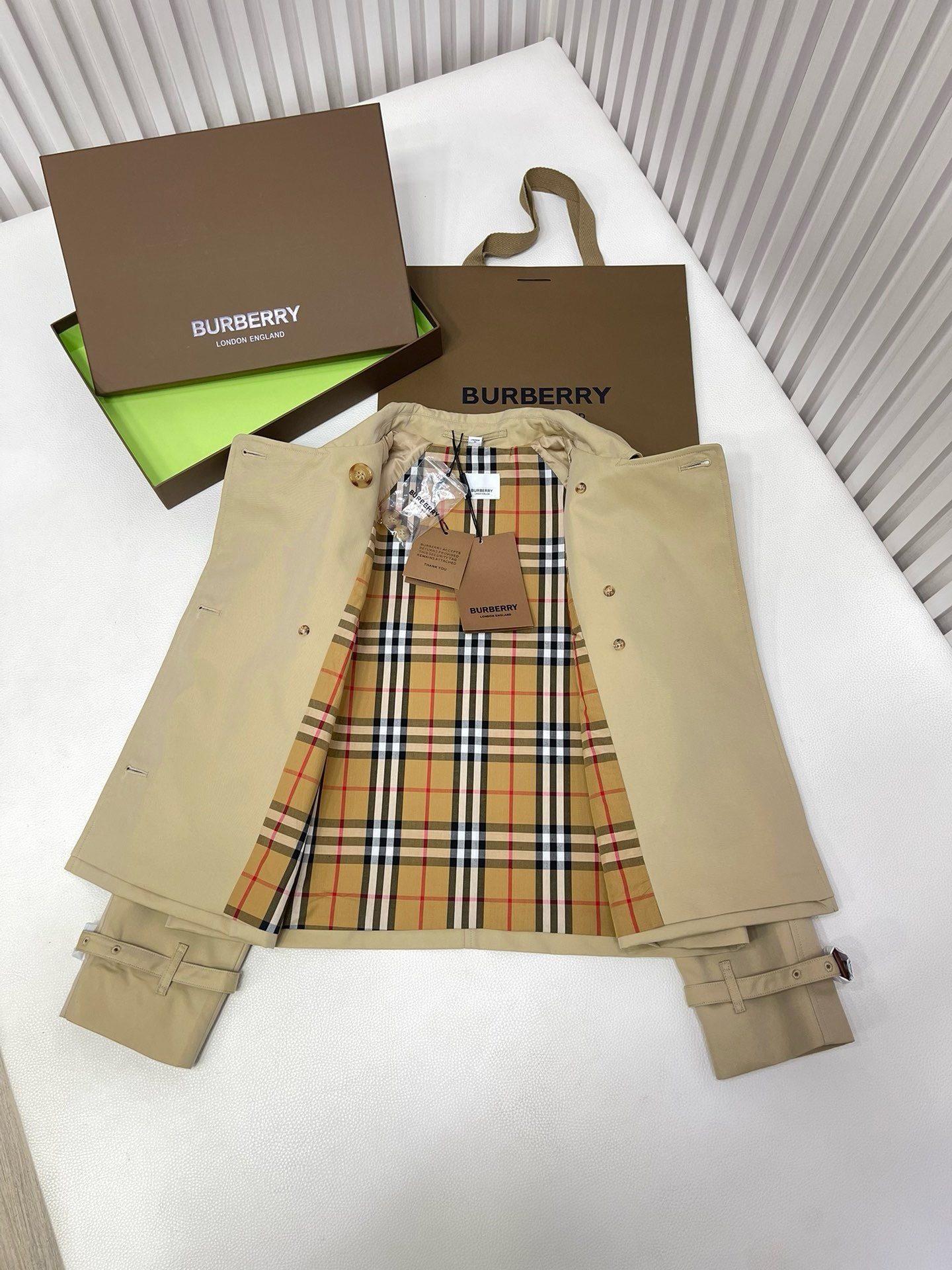 Bagsaaa Bv*b*rry Cropped Gabardine Trench Jacket