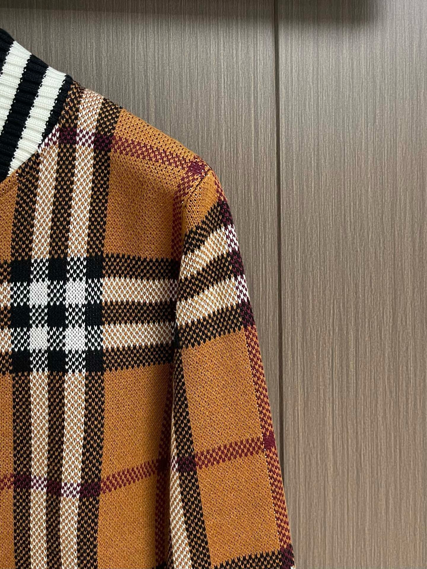 Bagsaaa Bv*b*rry BROWN ‘Kennard’ cashmere sweater