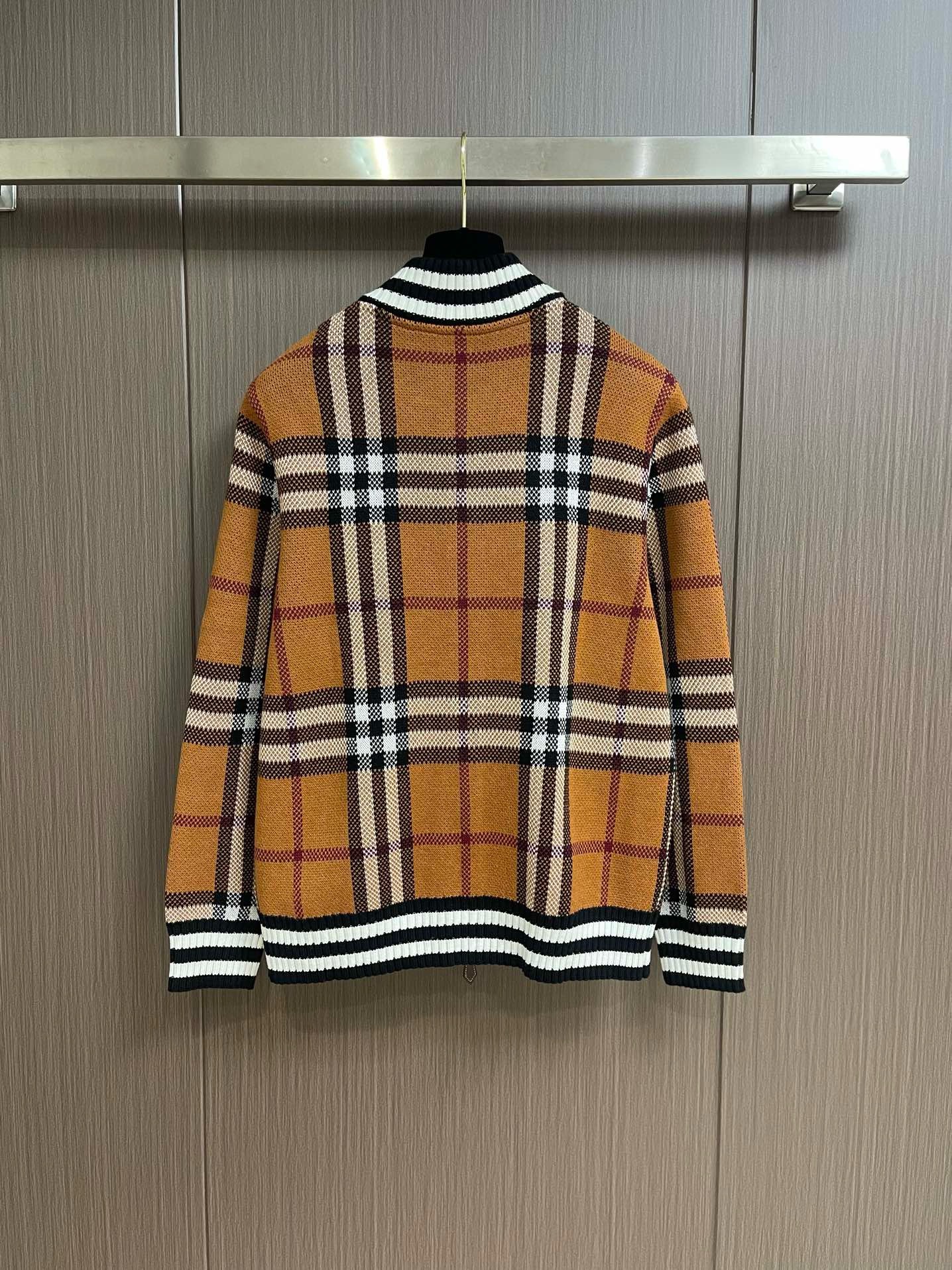Bagsaaa Bv*b*rry BROWN ‘Kennard’ cashmere sweater