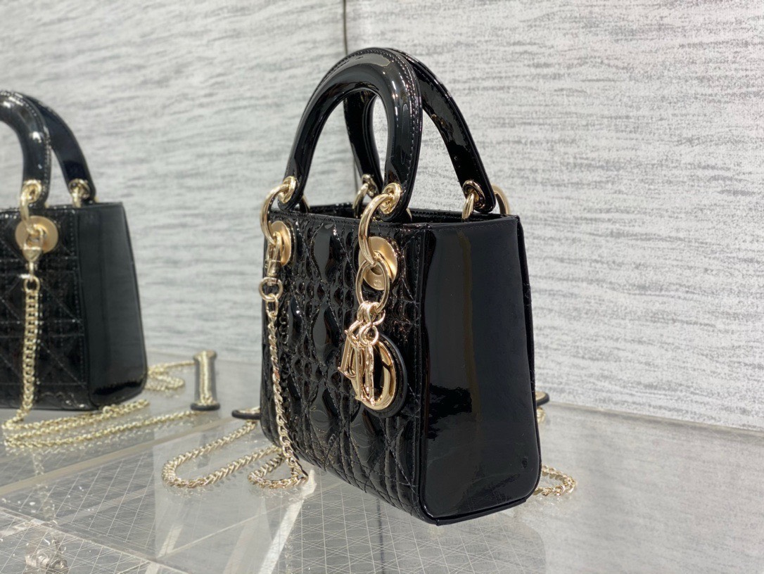 Bagsaaa D10r Mini Lady Bag Black Patent Cannage Calfskin 17cm