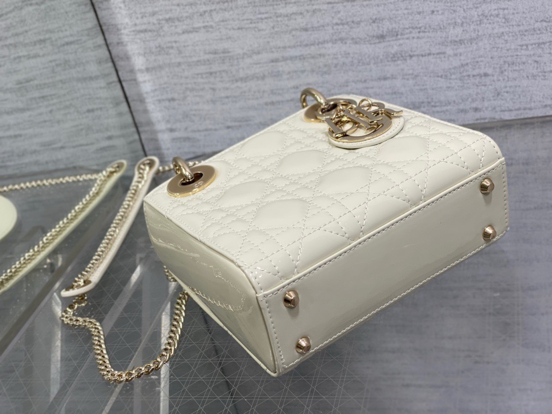 Bagsaaa D10r Mini Lady Bag White Patent Cannage Calfskin 17cm