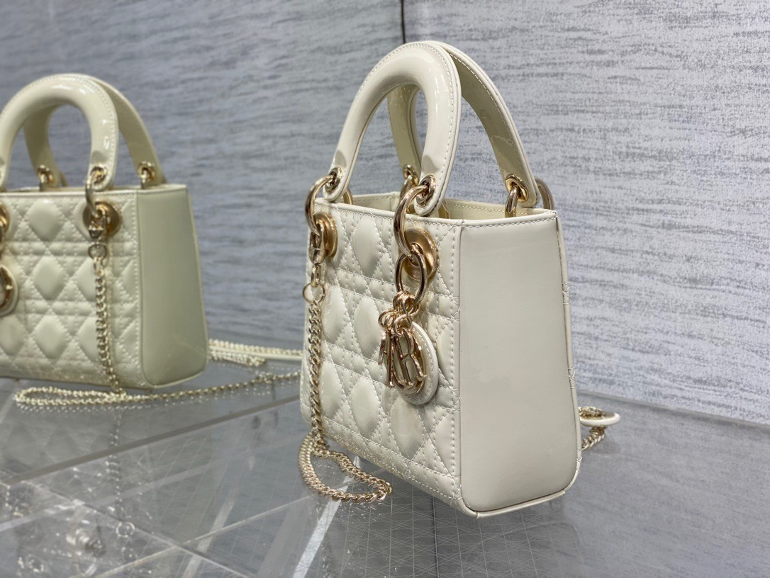 Bagsaaa D10r Mini Lady Bag White Patent Cannage Calfskin 17cm