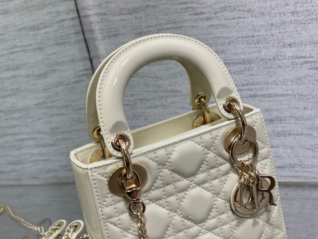 Bagsaaa D10r Mini Lady Bag White Patent Cannage Calfskin 17cm