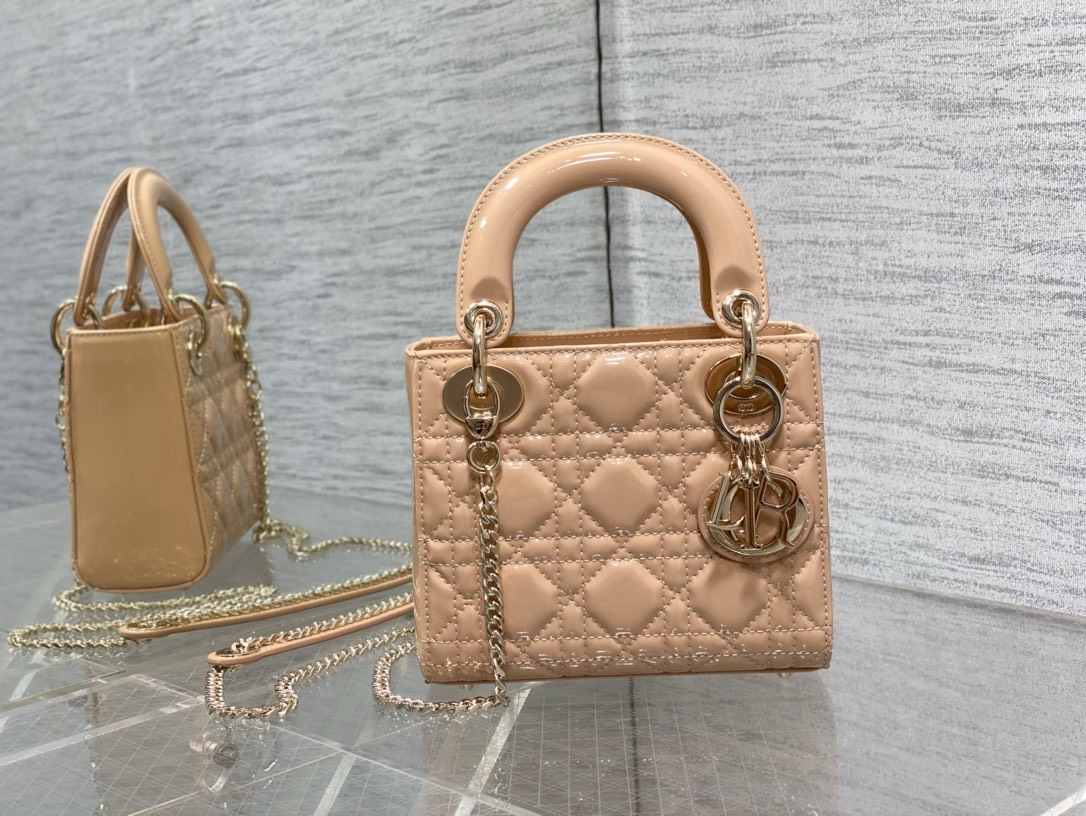 Bagsaaa D10r Mini Lady Bag Beige Patent Cannage Calfskin 17cm