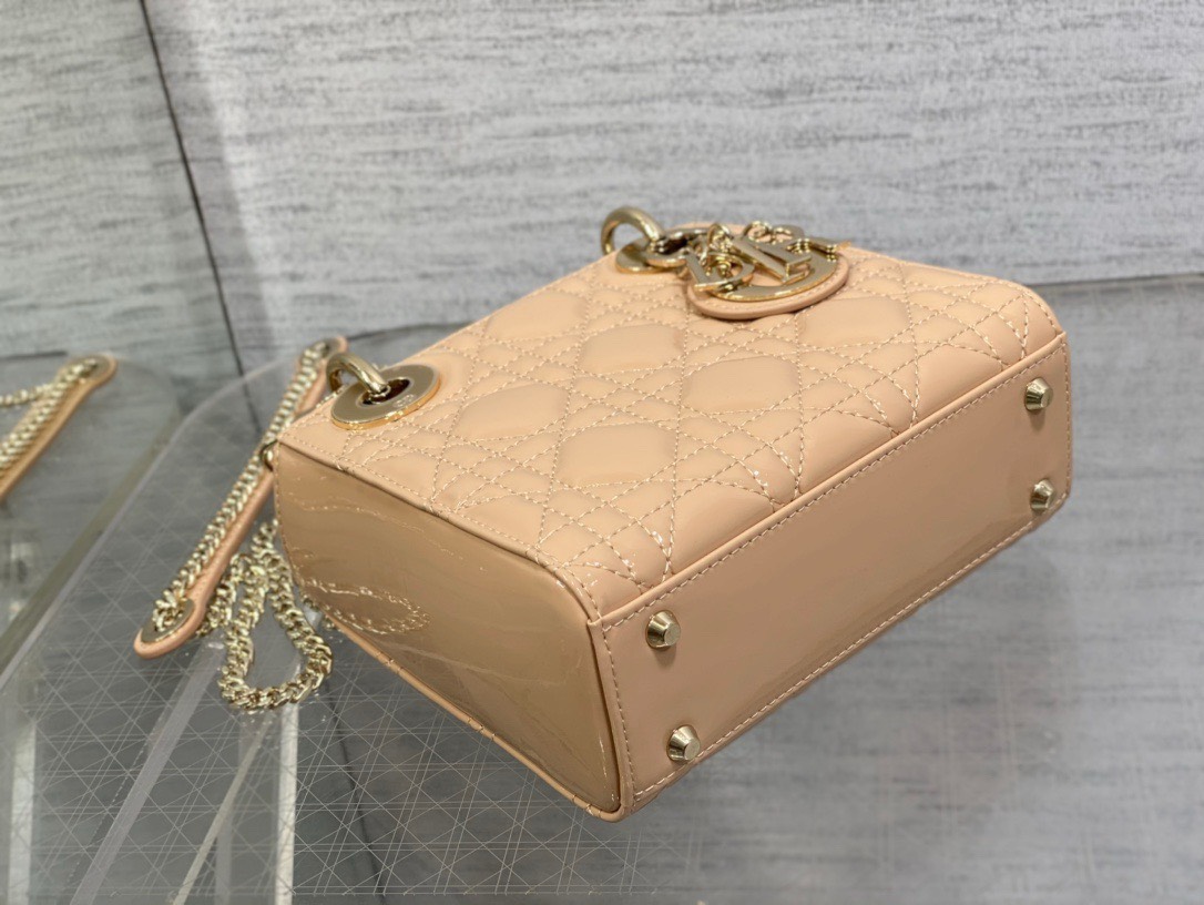 Bagsaaa D10r Mini Lady Bag Beige Patent Cannage Calfskin 17cm