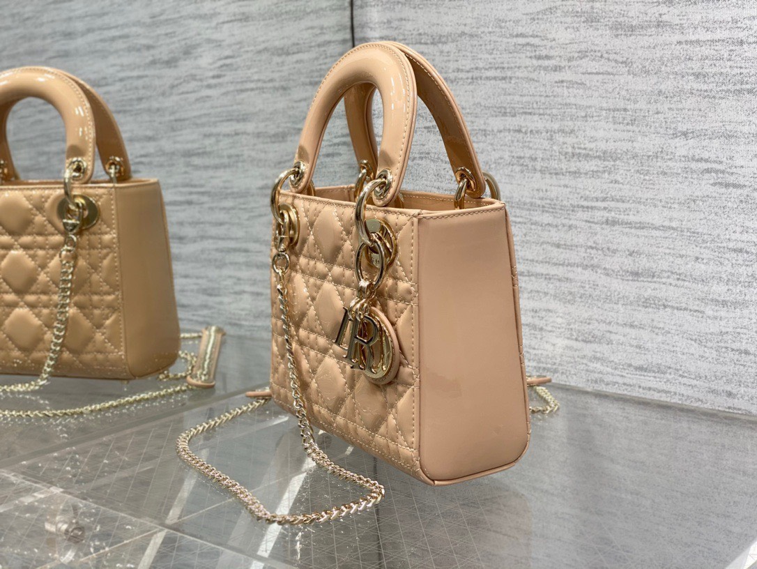 Bagsaaa D10r Mini Lady Bag Beige Patent Cannage Calfskin 17cm