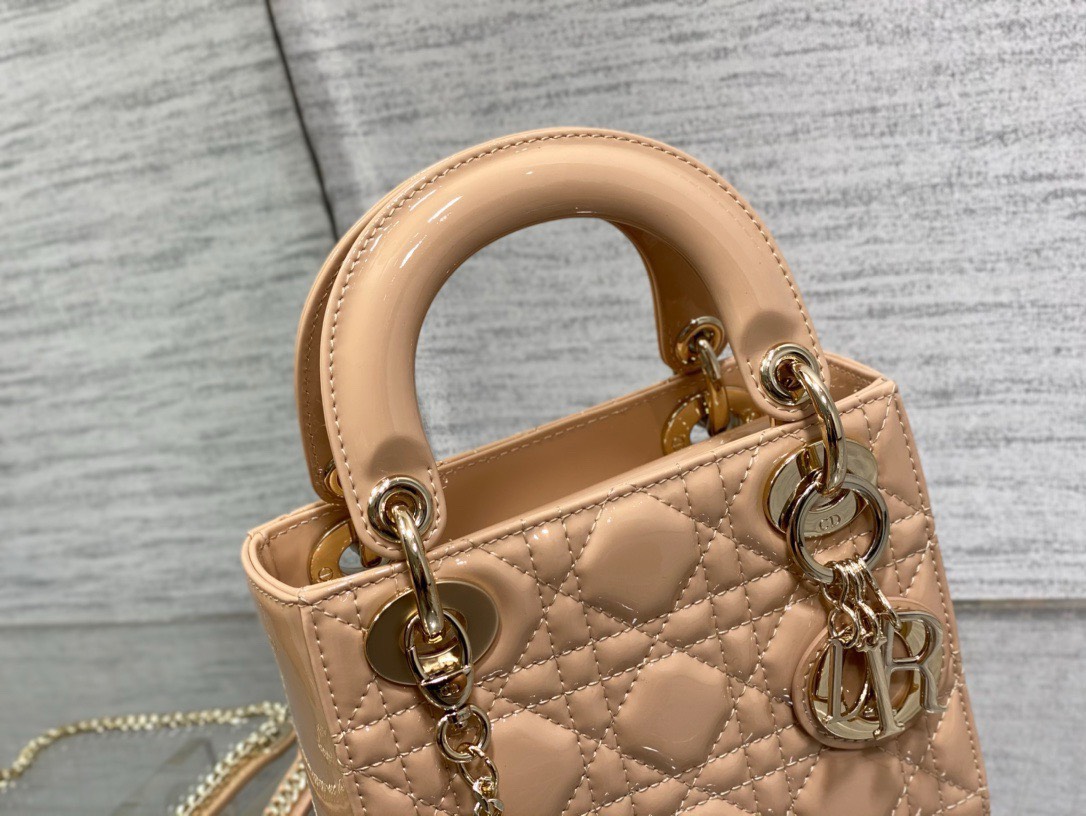 Bagsaaa D10r Mini Lady Bag Beige Patent Cannage Calfskin 17cm