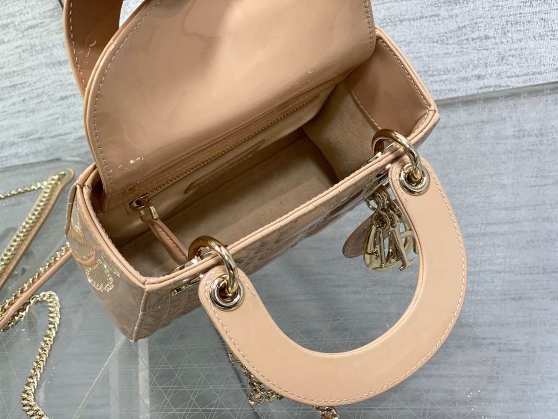Bagsaaa D10r Mini Lady Bag Beige Patent Cannage Calfskin 17cm