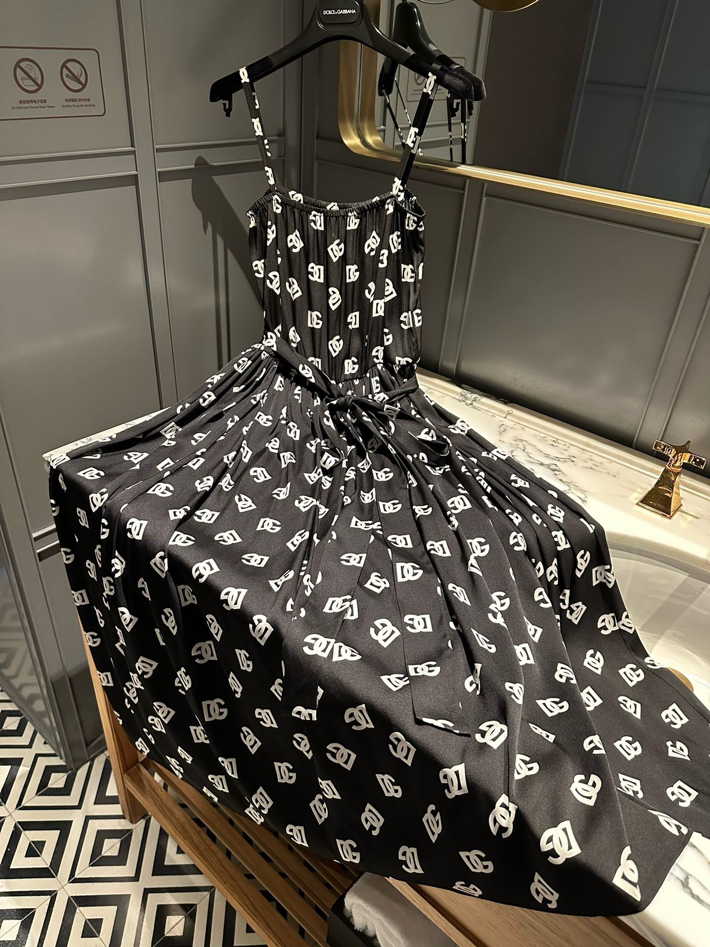 BAGSAAA DOLCE&GABBANA BLACK SILK MIDI DRESS WITH LOGO MONOGRAM PRINT