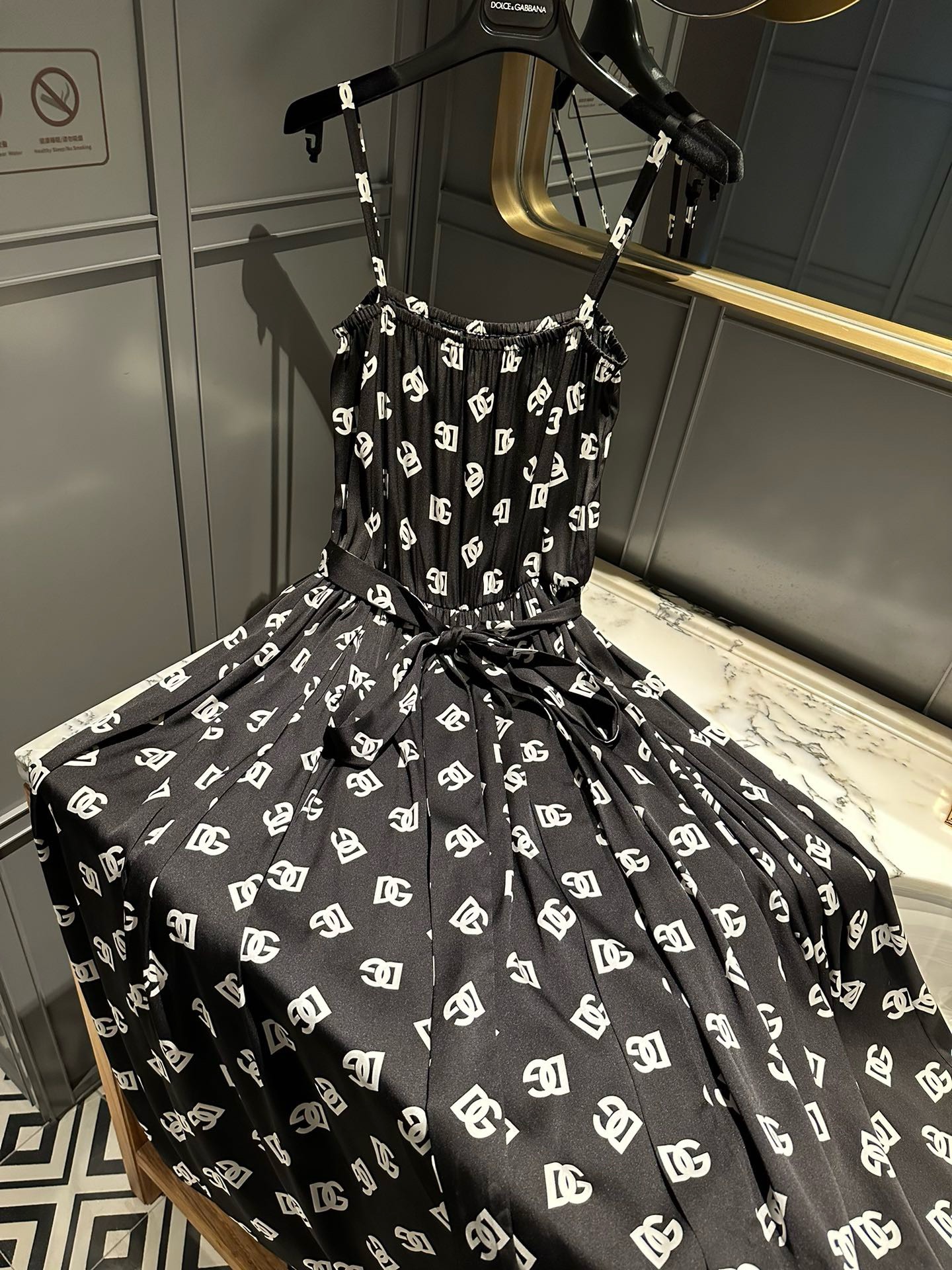 BAGSAAA DOLCE&GABBANA BLACK SILK MIDI DRESS WITH LOGO MONOGRAM PRINT