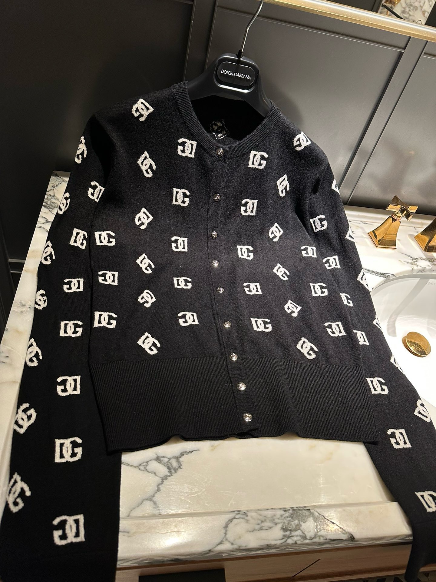 Bagsaaa DOLCE & GABBANA Cardigan With Buttons