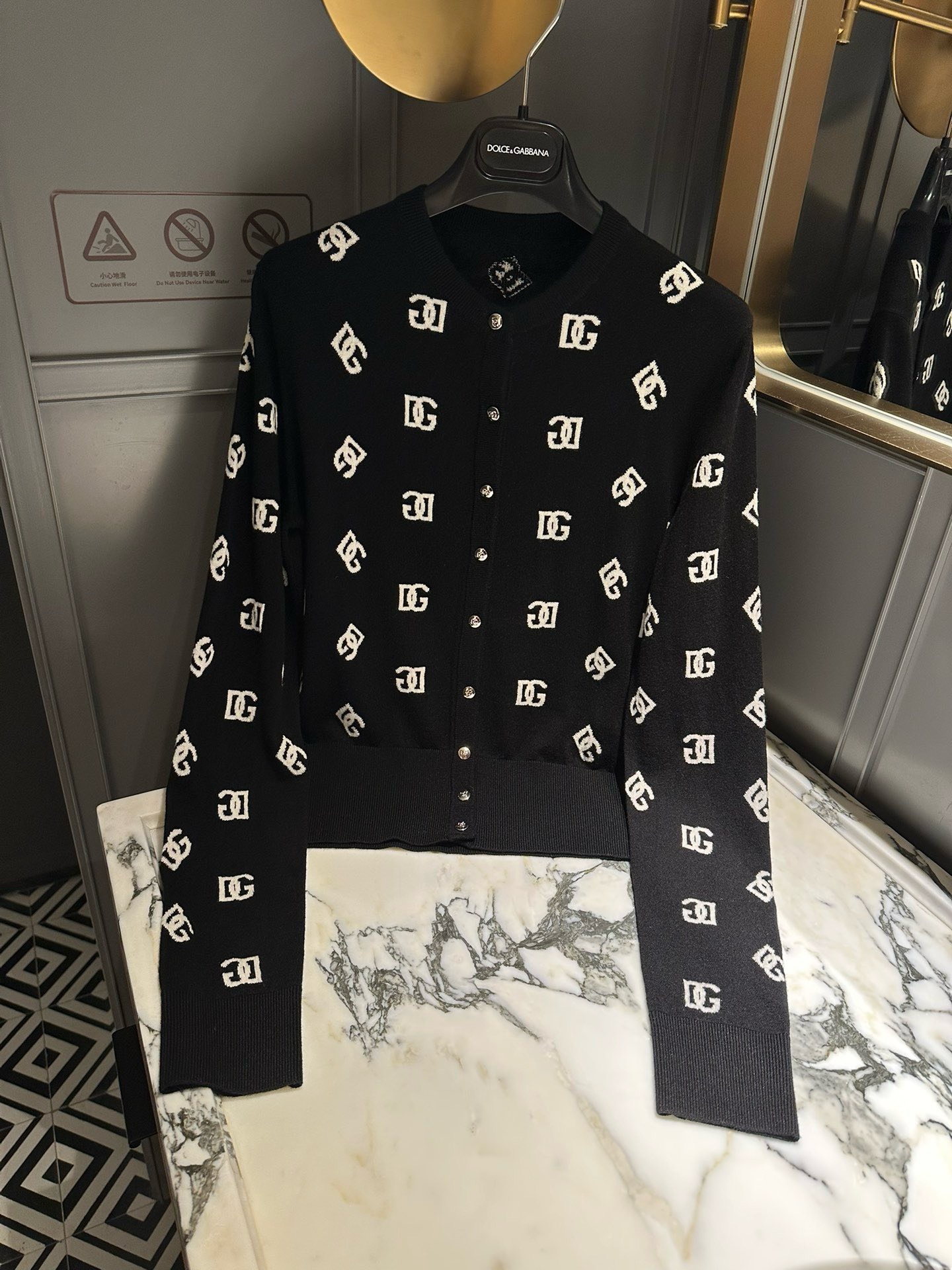 Bagsaaa DOLCE & GABBANA Cardigan With Buttons