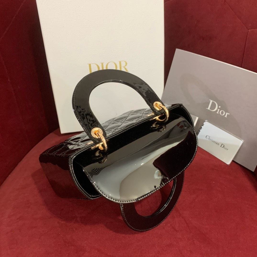 Bagsaaa D10r Small Lady Bag Black Patent Cannage Calfskin 20cm