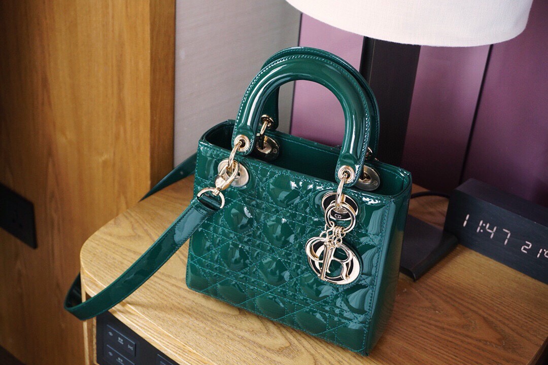 Bagsaaa D10r Small Lady Bag Green Patent Cannage Calfskin 20cm