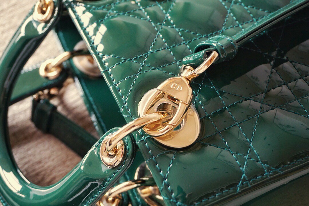 Bagsaaa D10r Small Lady Bag Green Patent Cannage Calfskin 20cm