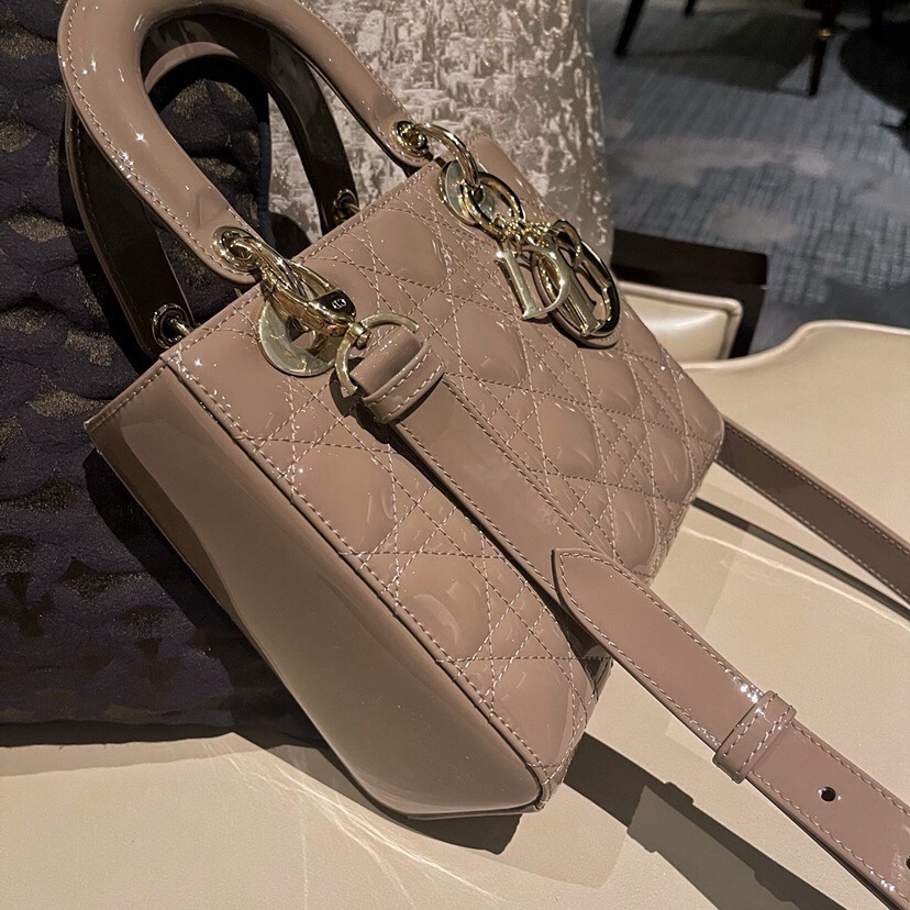 Bagsaaa D10r Small Lady Bag Taupe Patent Cannage Calfskin 20cm