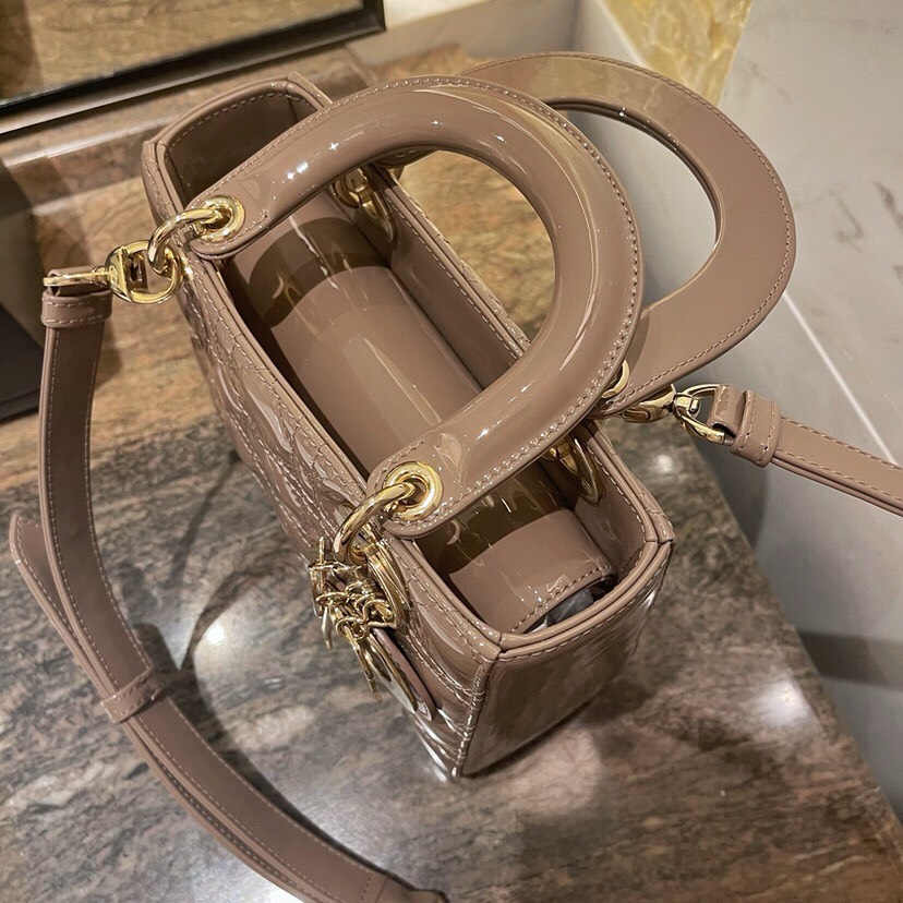 Bagsaaa D10r Small Lady Bag Taupe Patent Cannage Calfskin 20cm