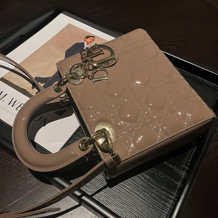 Bagsaaa D10r Small Lady Bag Taupe Patent Cannage Calfskin 20cm