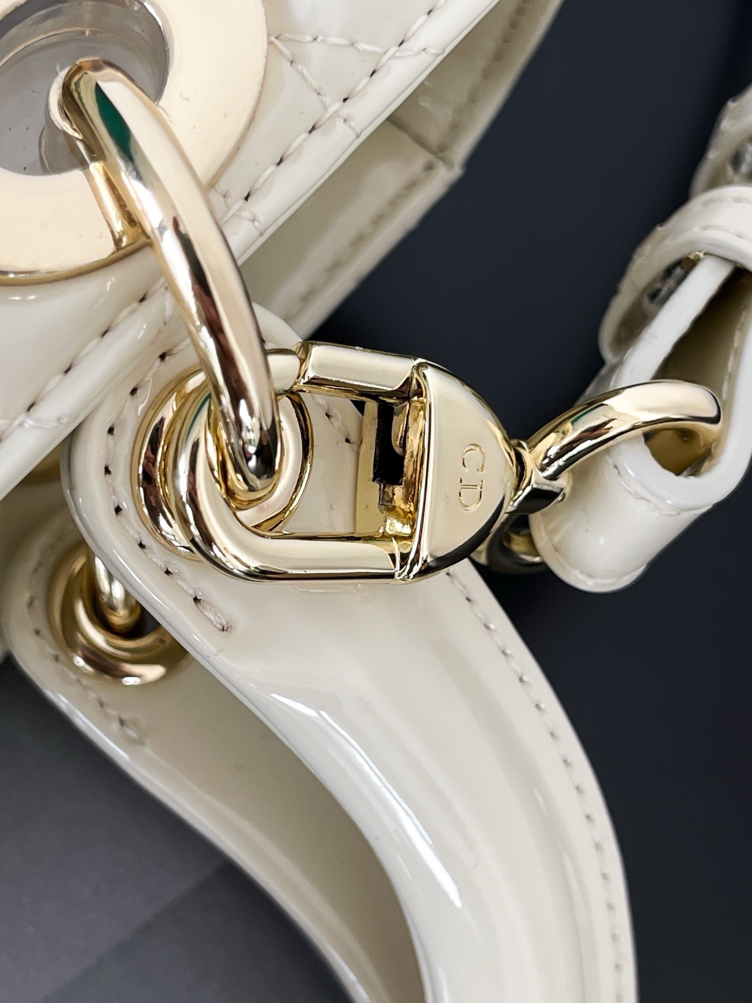 Bagsaaa D10r Small Lady Bag White Patent Cannage Calfskin 20cm