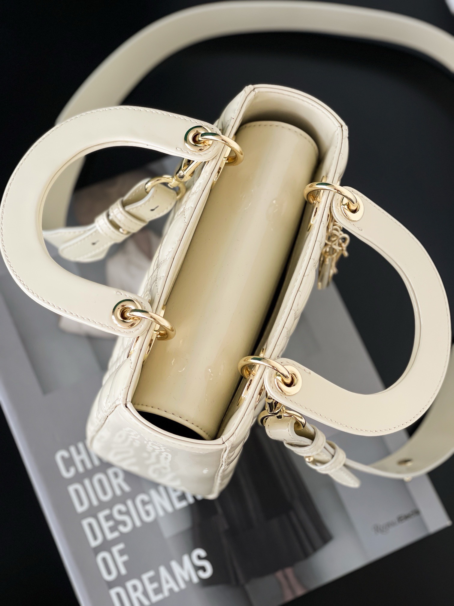 Bagsaaa D10r Small Lady Bag White Patent Cannage Calfskin 20cm