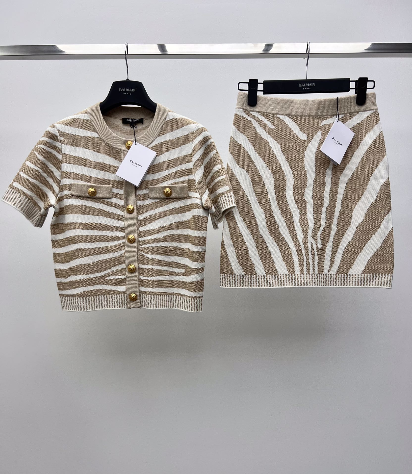 Basgaaa Balmain Button-embellished Metallic Ribbed-knit Beige Set