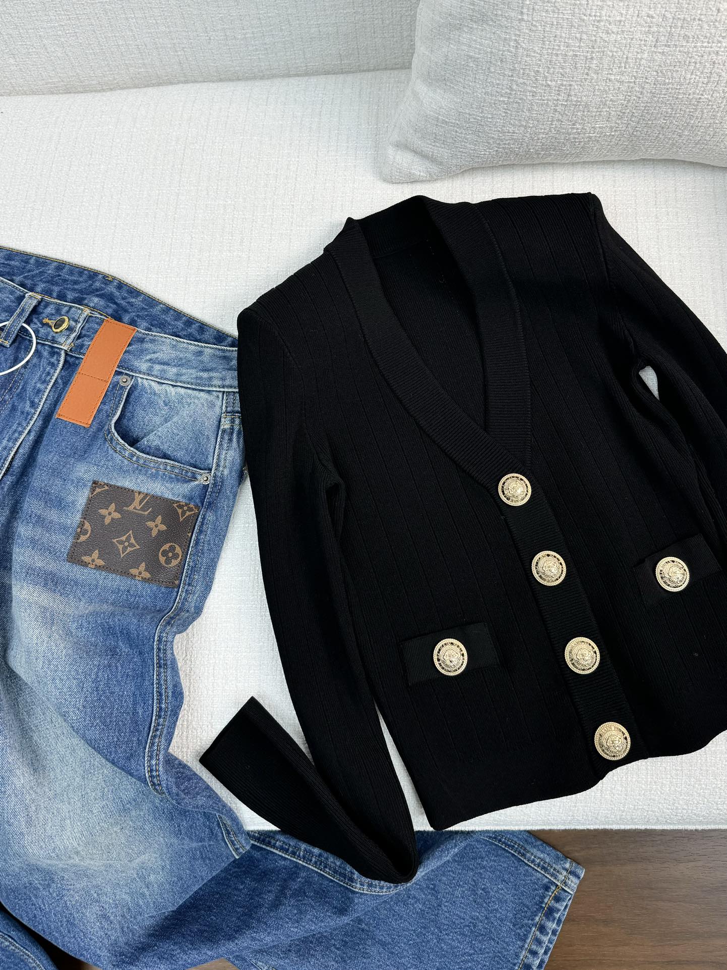 Bagsaaa Balmain Long Sleeves Gold Button Cardigan