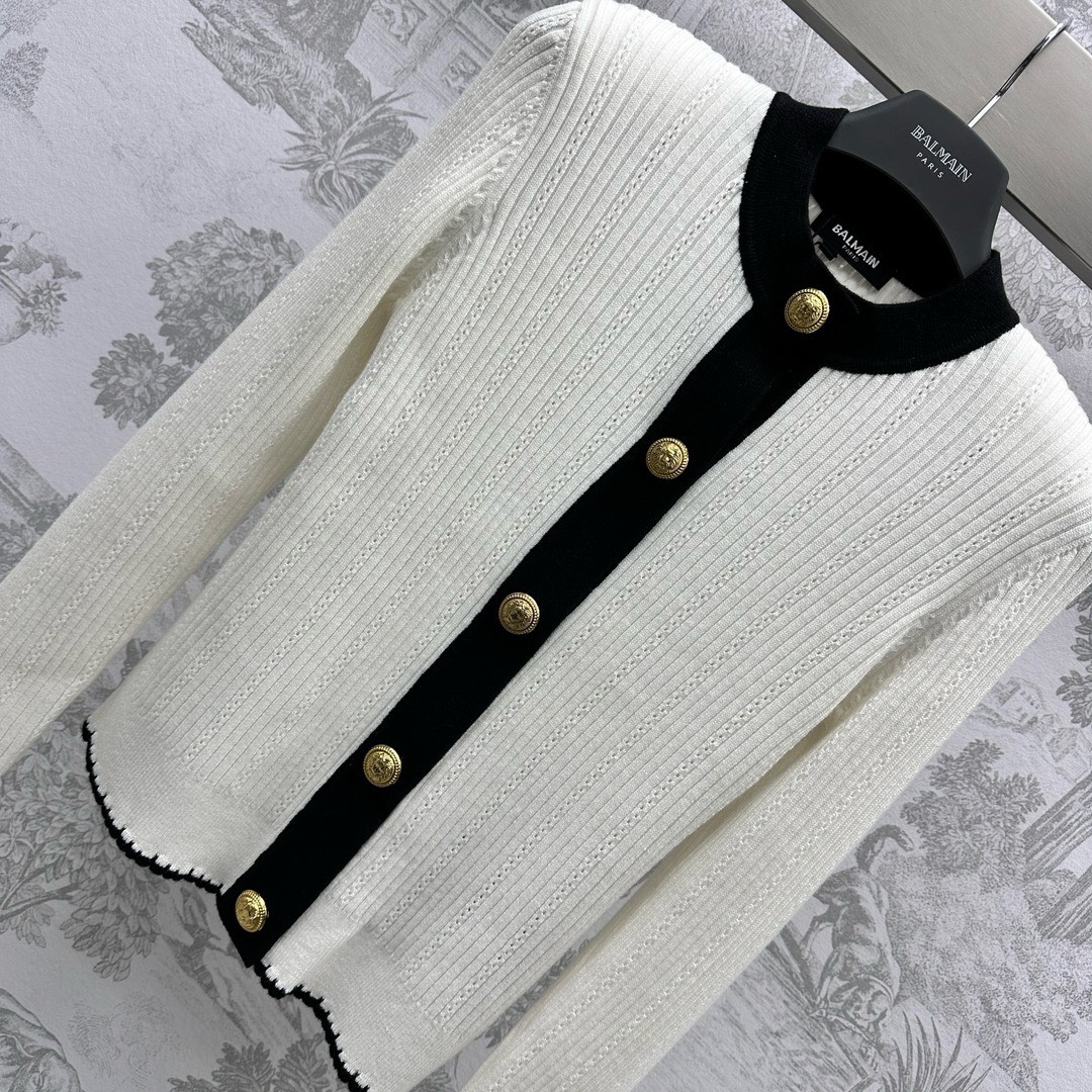 Bagsaaa Balmain Buttoned Round Neck Knit Cardigan